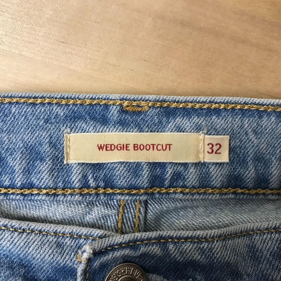 LEVI'S- WOMEN'S 32 - BLUE BUTTON FLY WEDGIE BOOTCUT DENIM JEANS - Picture 7 of 12